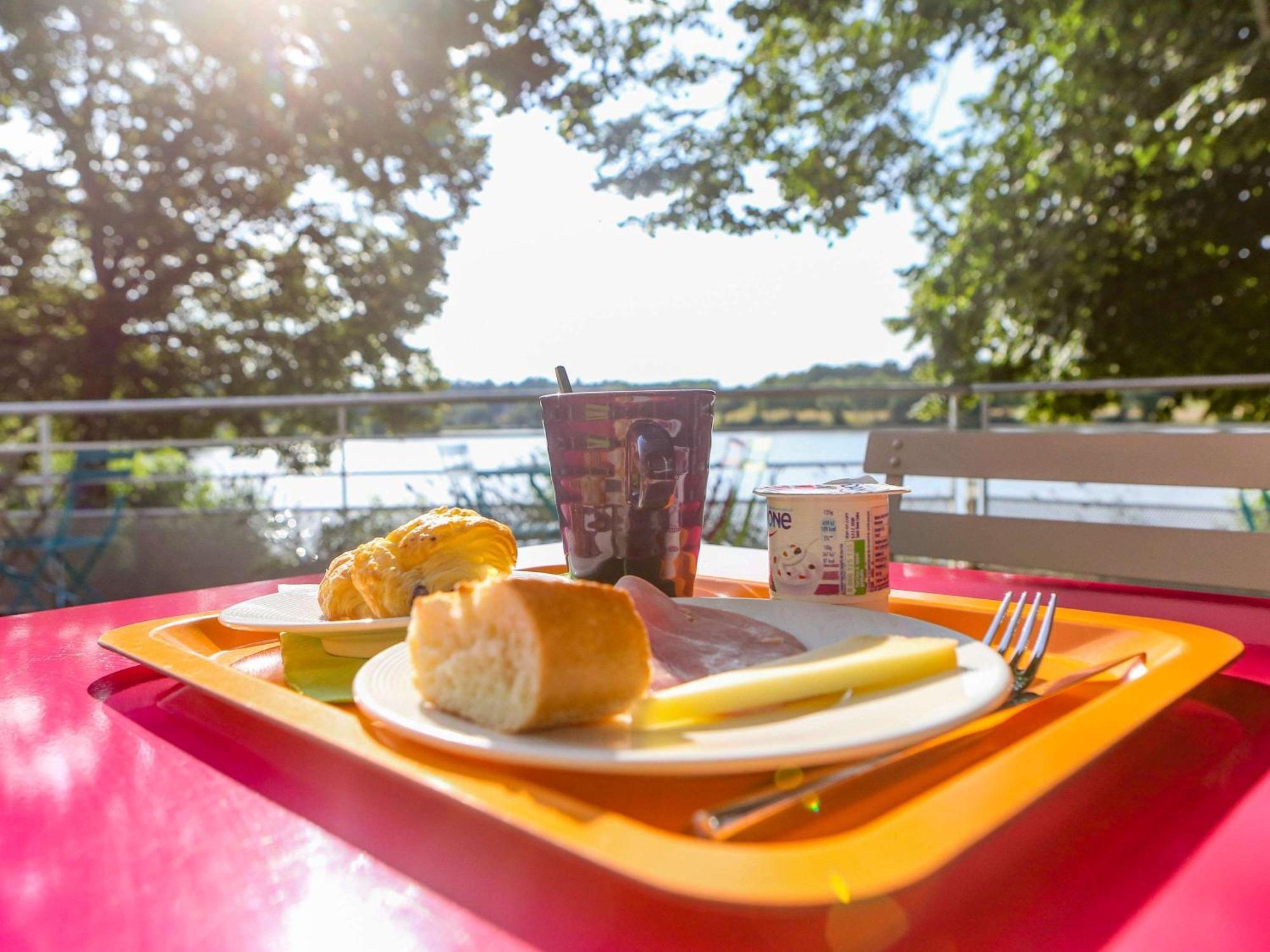 ホテル Ibis Styles Bourbon Lancy エクステリア 写真